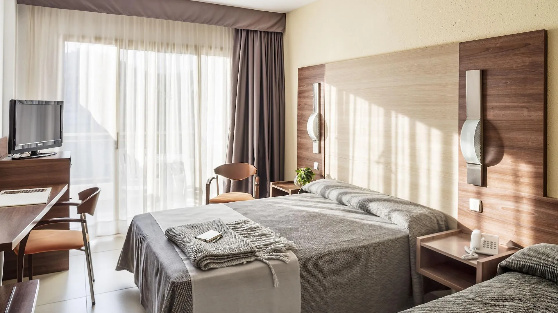 Aqua Hotel Aquamarina & Spa Санта-Сусанна